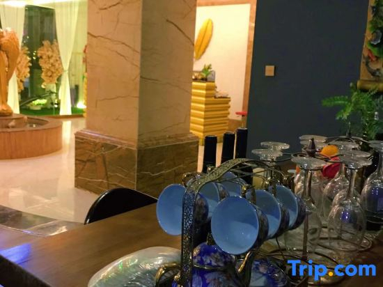 Merlin Art Hotel