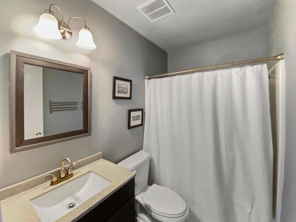 Shoreline Townhomes #10 - 2 Br townhouse by RedAwning