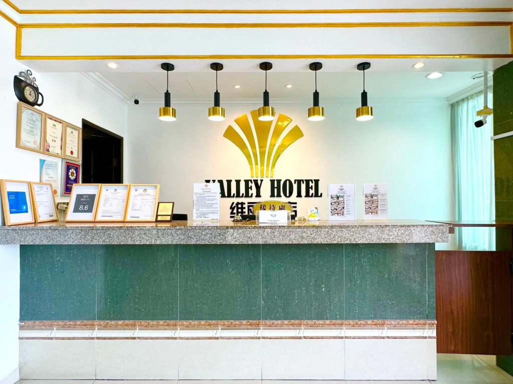 VALLEY HOTEL
