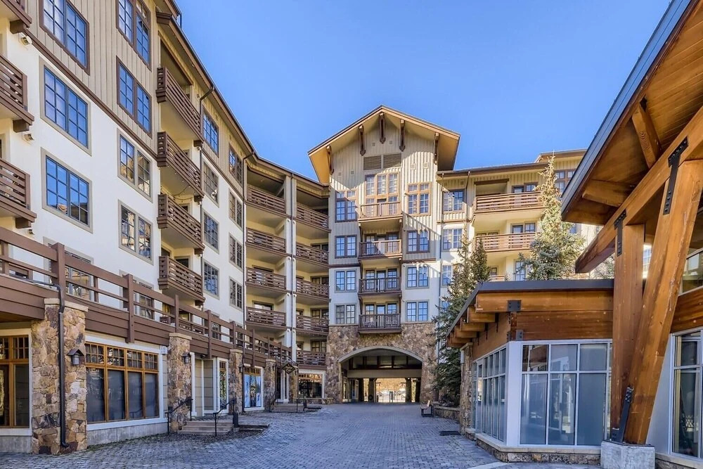 Passage Point 623 2 Bedroom Condo by RedAwning