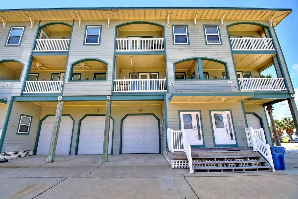 Anchor's Away 2 Bedroom Condo by Redawning