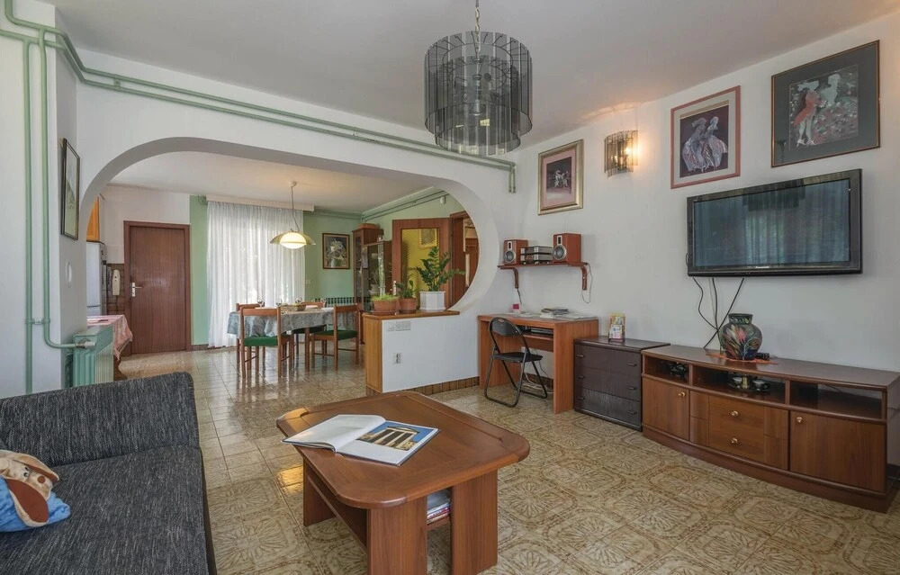 Beautiful Apartment in Banjole With 2 Bedrooms, Wifi and Outdoor Swimming Pool