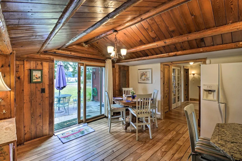 Wheelchair-accessible Belfair Cabin w/ Patio!