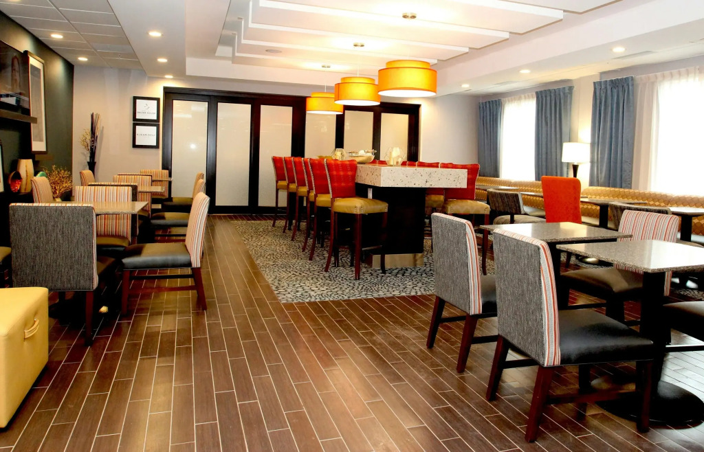 Hampton Inn- Suffolk