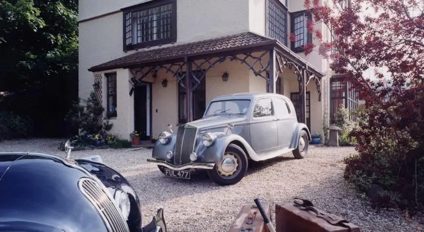 The Oaks Hotel