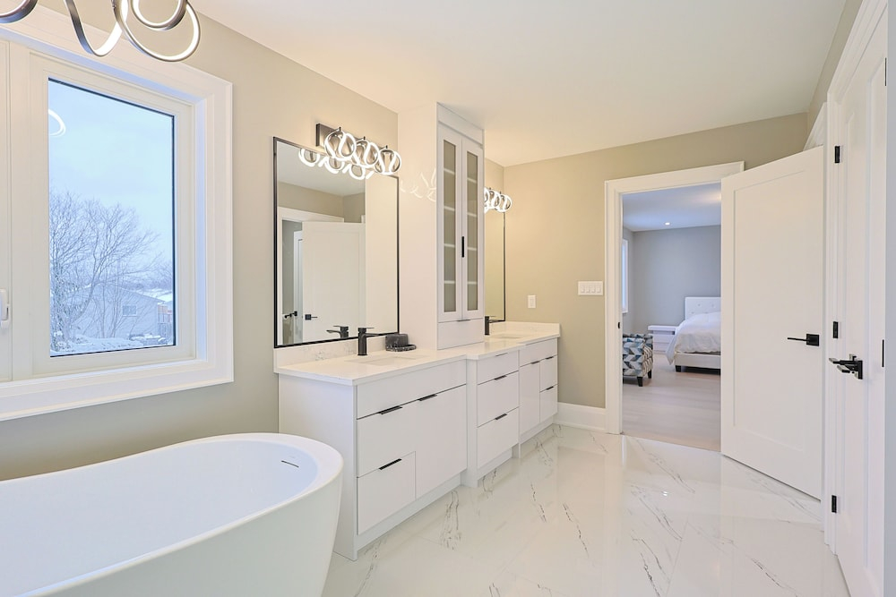 Modern Masterpiece Luxury 6 Bedroom Home