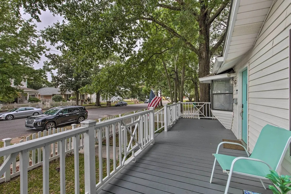Gulfport Bungalow by Jones Park/beach Access!