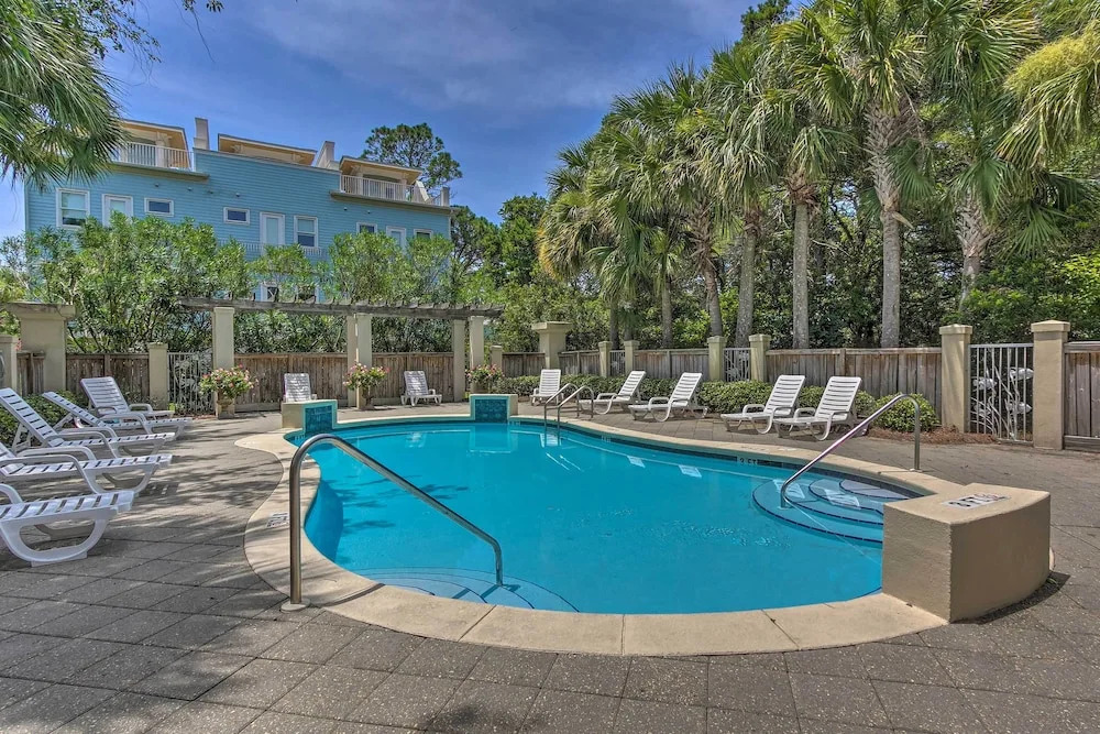 Santa Rosa Beach Haven w/ Rooftop + Pool Access
