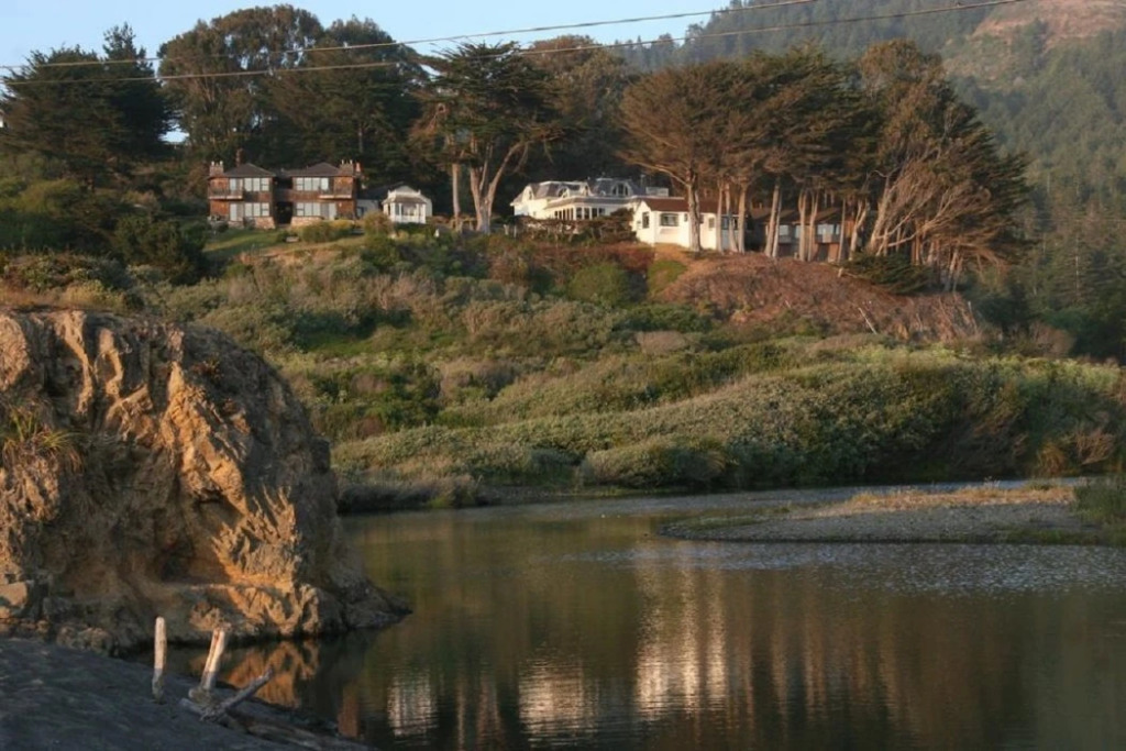 Elk Cove Inn & Spa