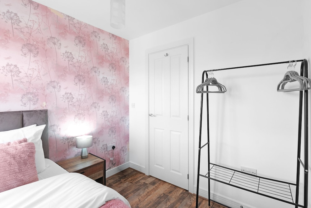 Stylish 3 Bedroom Home with Garden