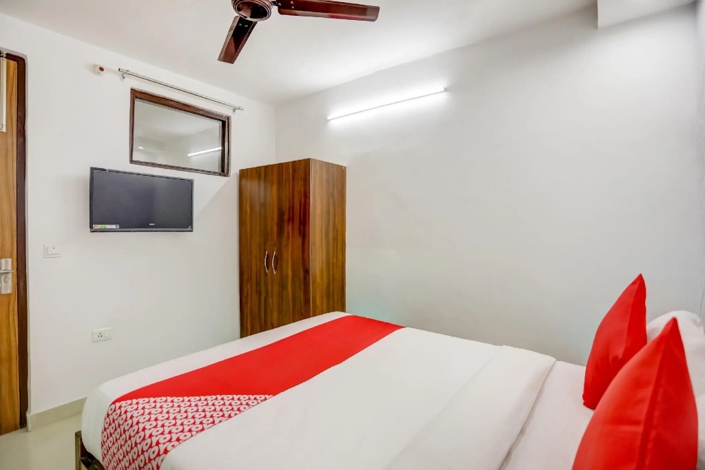 OYO 74072 Hotel Cozy Cave