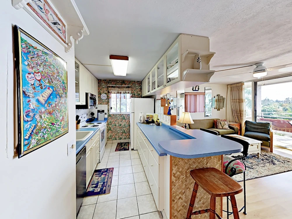 Ocean View W/pool - Across From Kalama Beach 2 Bedroom Condo