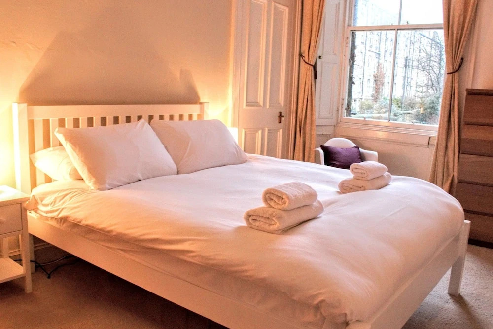 2 Bedroom, 2 Bathroom Apartment In New Town
