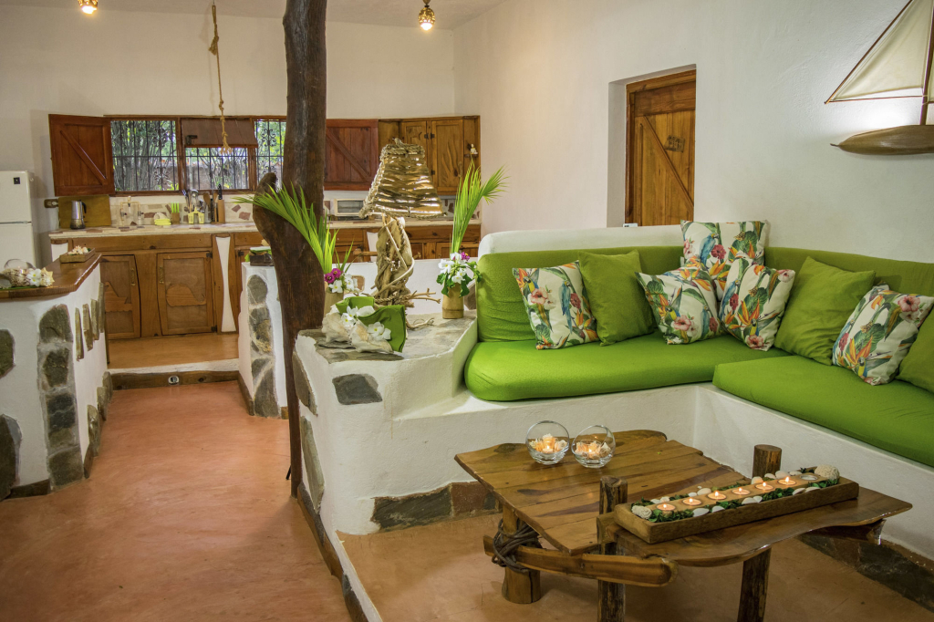 CHALET TROPICAL Hotel & Pool Bar Restaurant
