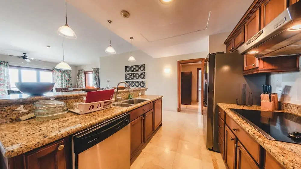 Magnificent Golden Bear w Balcony Pool and Private Parking lot E21