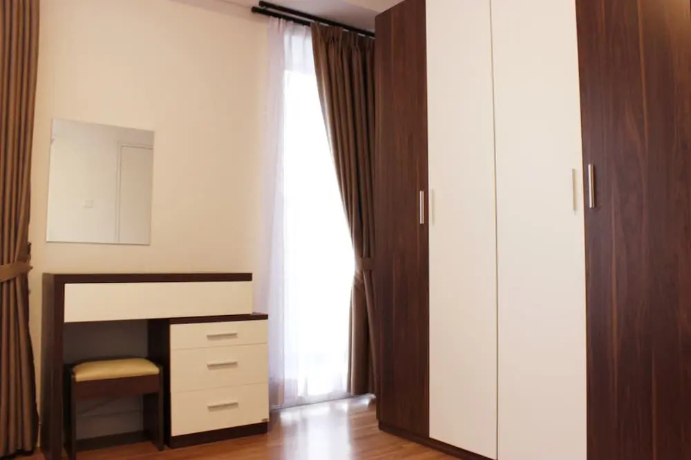 Homey 4Br Apartment at Landmark Residence