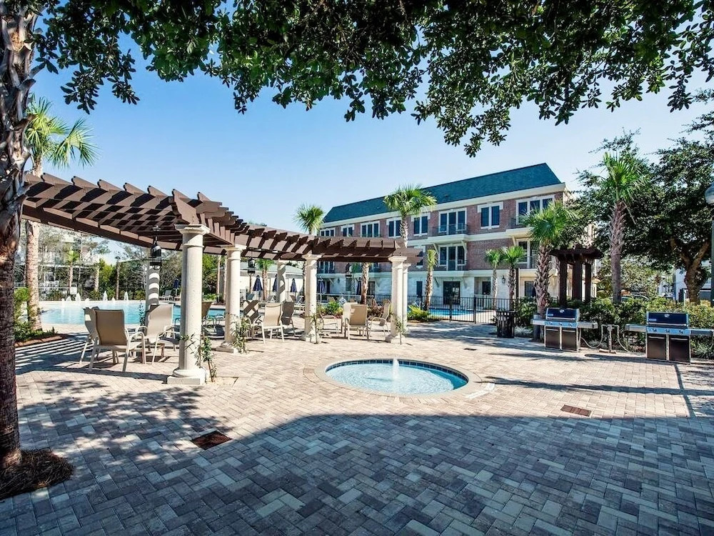 The Magnolia W/ Pool & Hot Tub - Walk To The Beach 3 Bedroom Condo