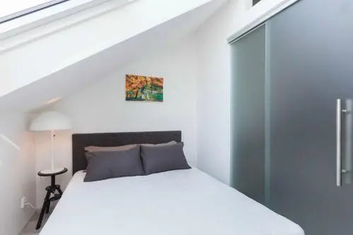 Kent Ridge Loft, Sokolska