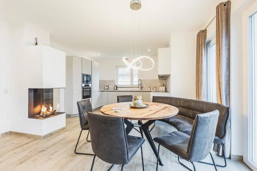 Traumhaftes Ferienhaus mit eigenem Seezugang sowie Sauna und Kamin