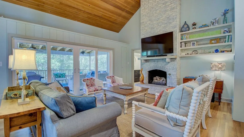 Good Graces Home 5 Bedrooms 5.5 Bathrooms Home