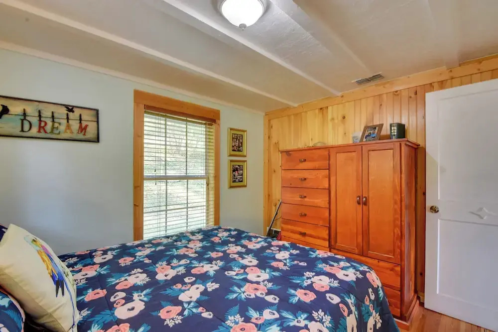 Mountain Cottage w/ Views Near Tail of the Dragon!