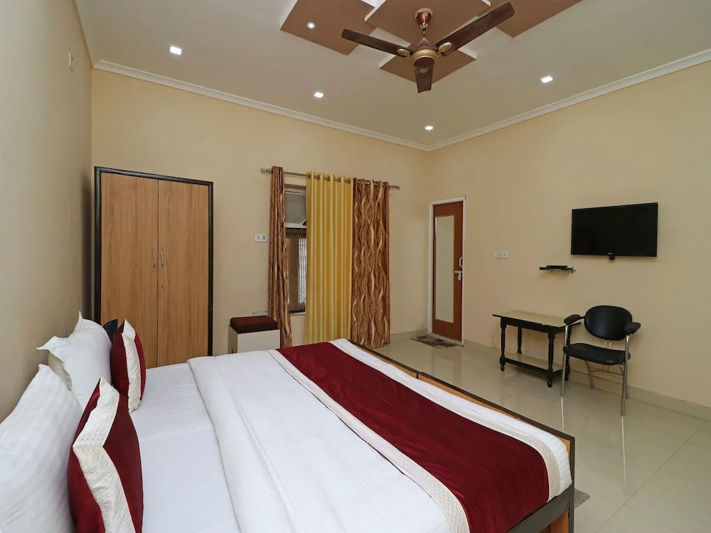 OYO 9307 Home Stay Hotel Nirmal Palace