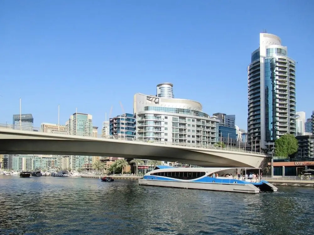 Modern & Classy 1BR Overlooking Marina!