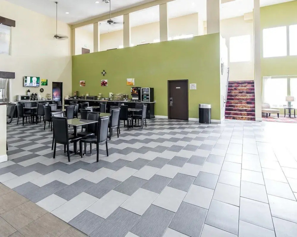 Quality Inn & Suites West Waterpark