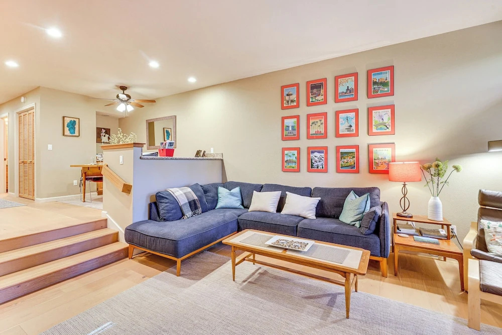 Lake Tahoe Corner Condo w/ Hot Tub, Beaches Nearby