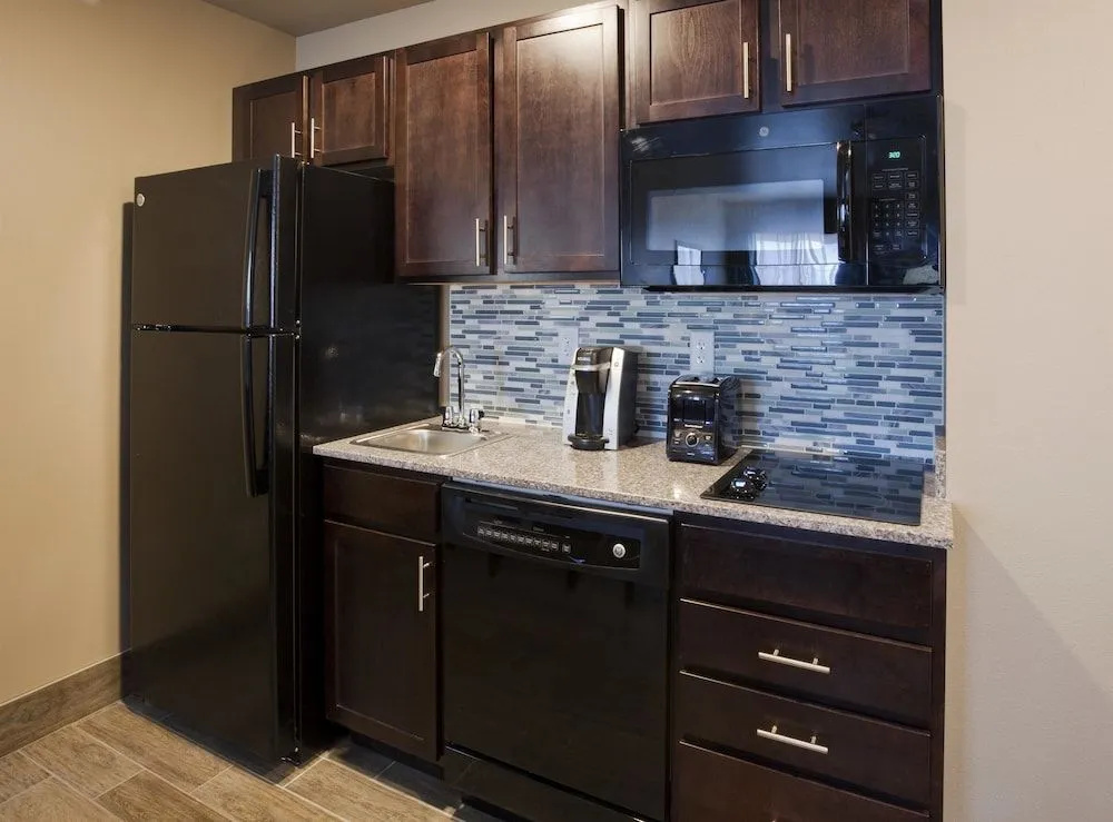 GrandStay Hotel & Suites Valley City