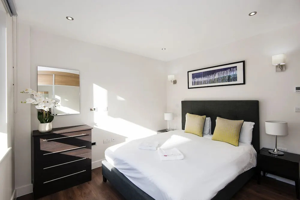 Awesome Aldgate City Apartment