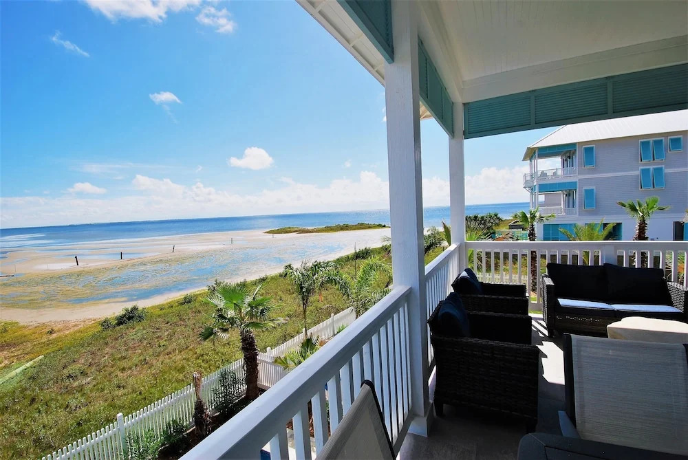 Kite One - Private Bayside Home With Pool And Hot Tub 4 Bedroom Home by RedAwning