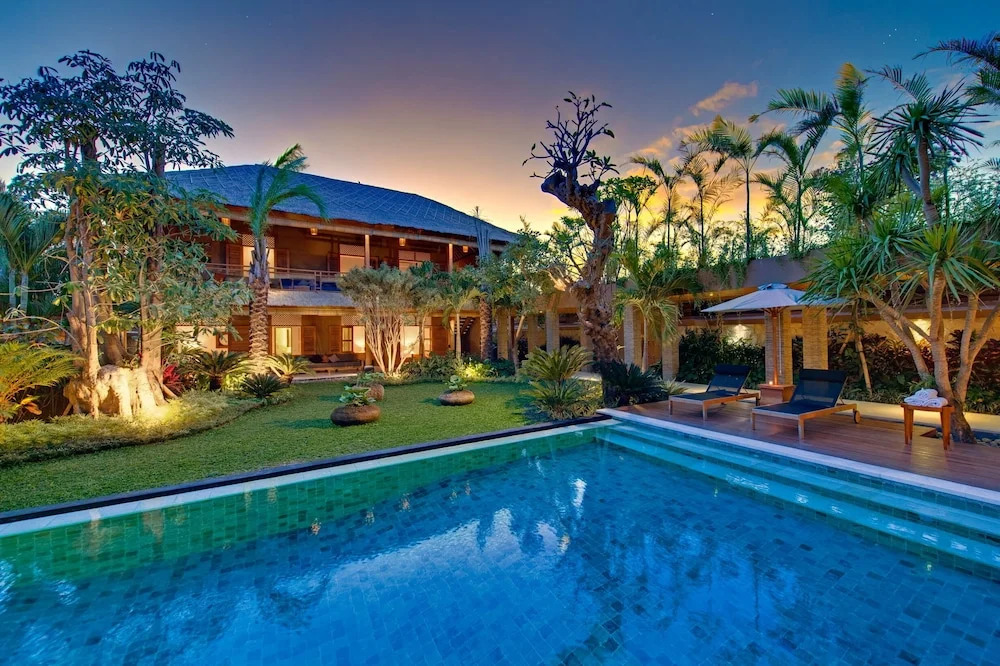 Villa 5 Br - 2 min Walk From Kudeta