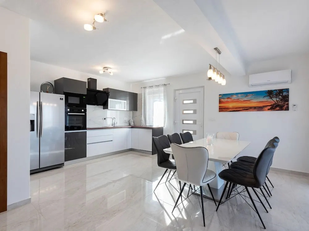 Bright Holiday Home in Jasenice With Beach Nearby