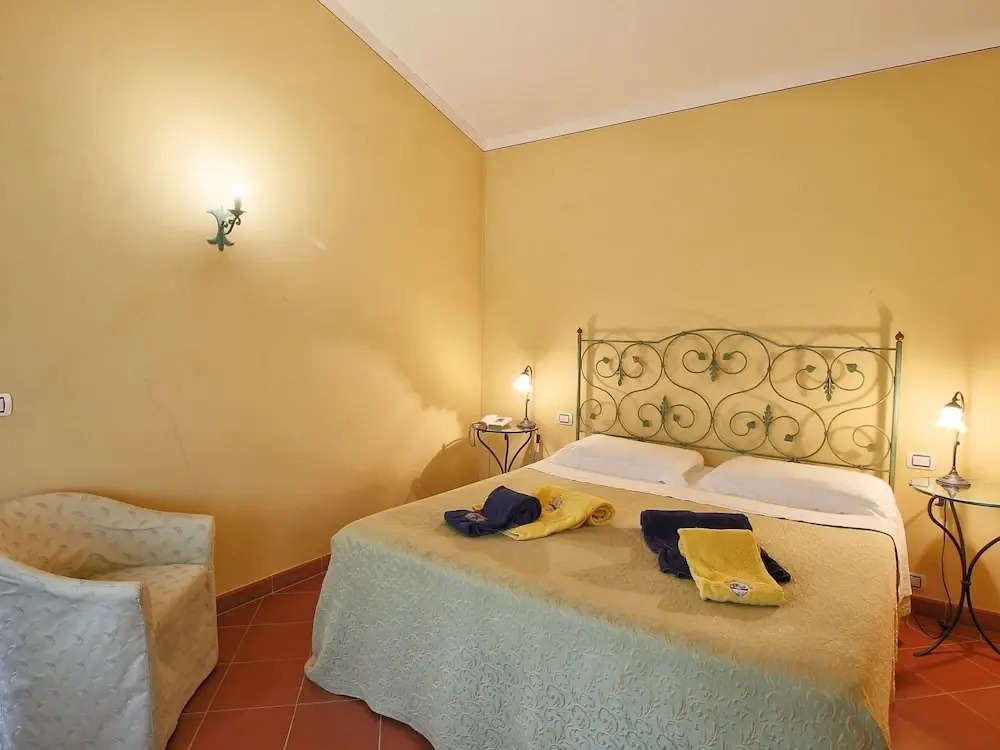 Expensive Villa With Tennis Court in Sinalunga