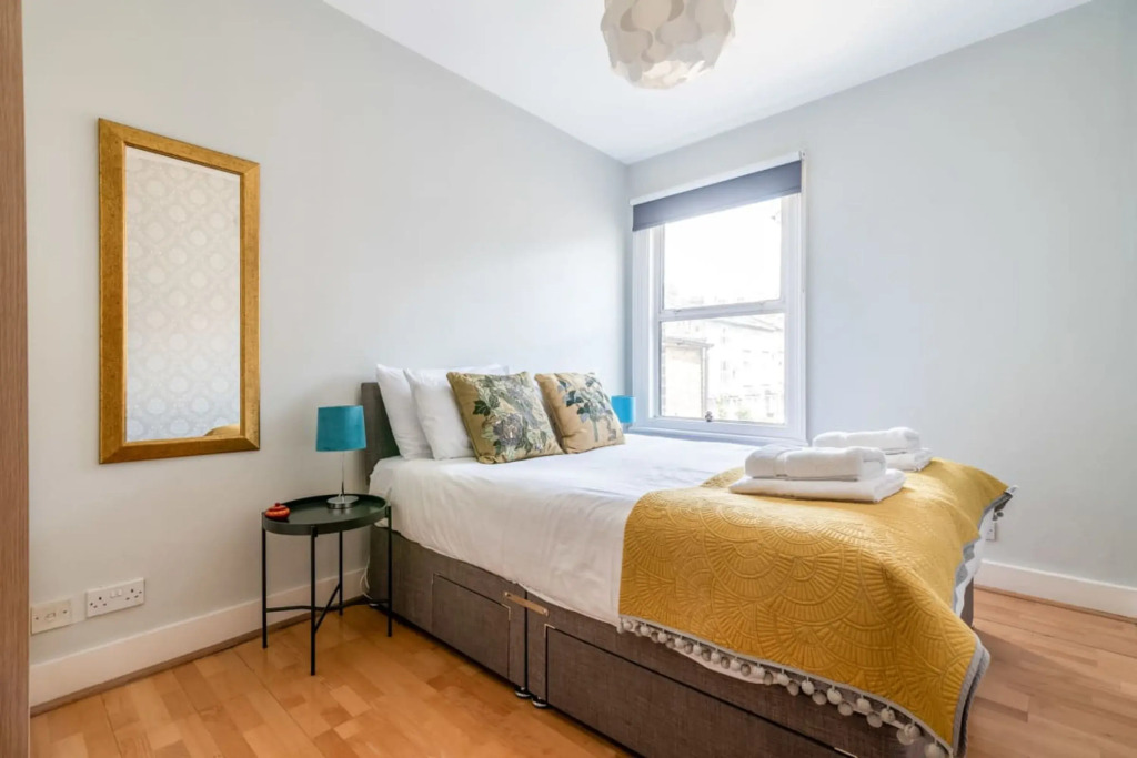 Ealing's Cozy Garden Retreat