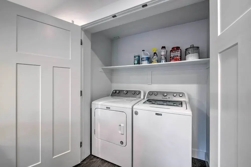 Vibrant Chic Home ~ 20 Mi to Salt Lake City!