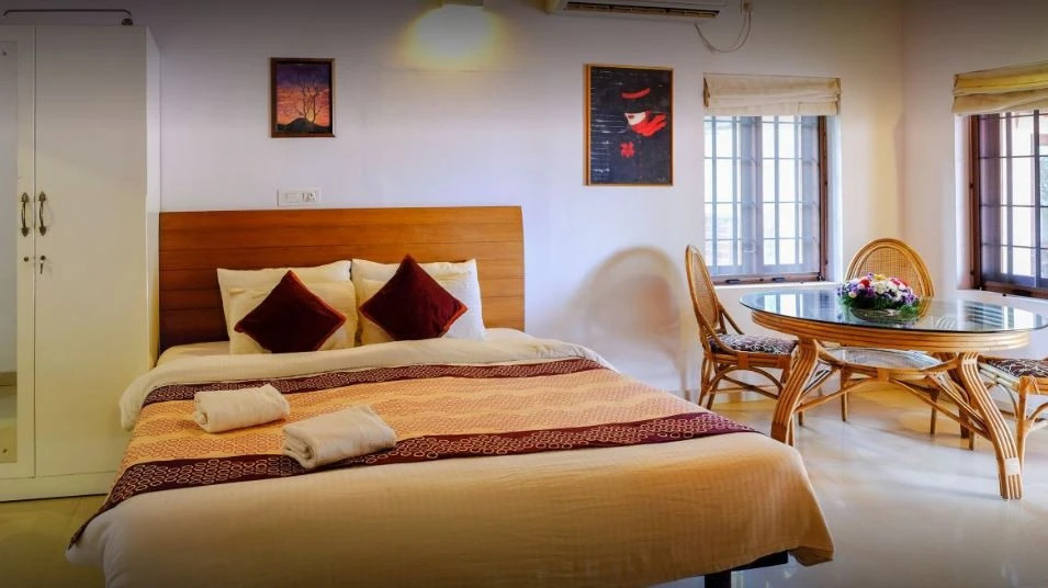 Saro Lake County Hotel