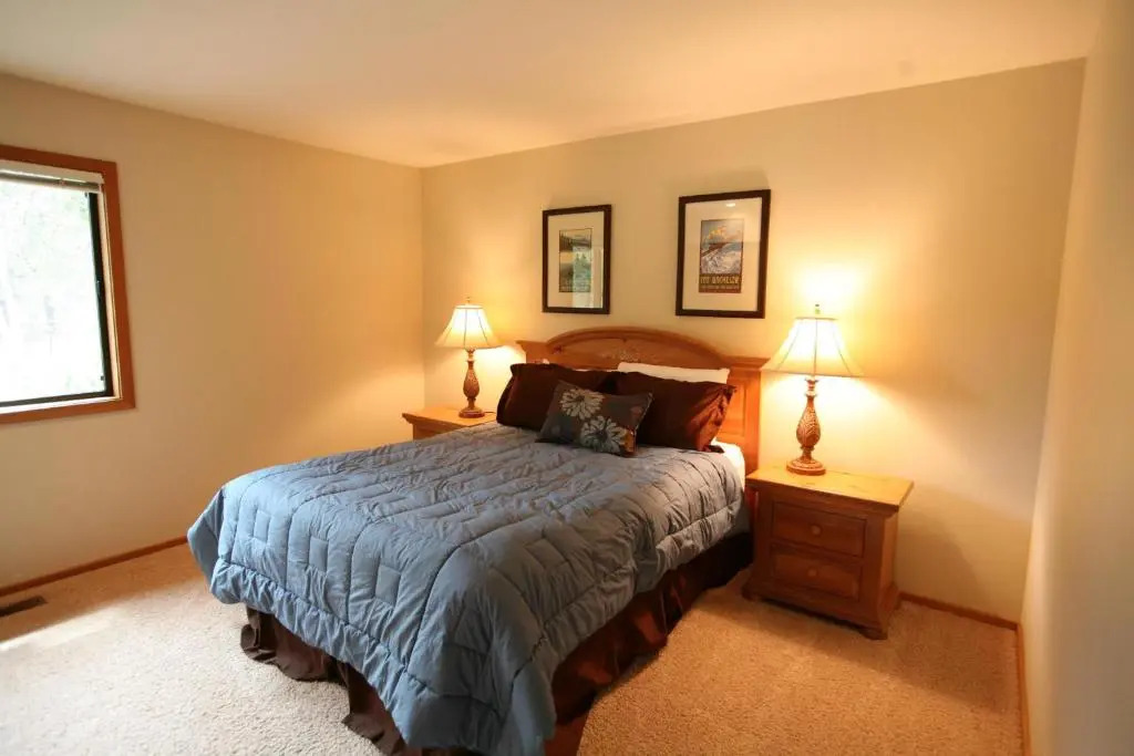 10 Tan Oak-AC-Hot Tub-3BR/3BA