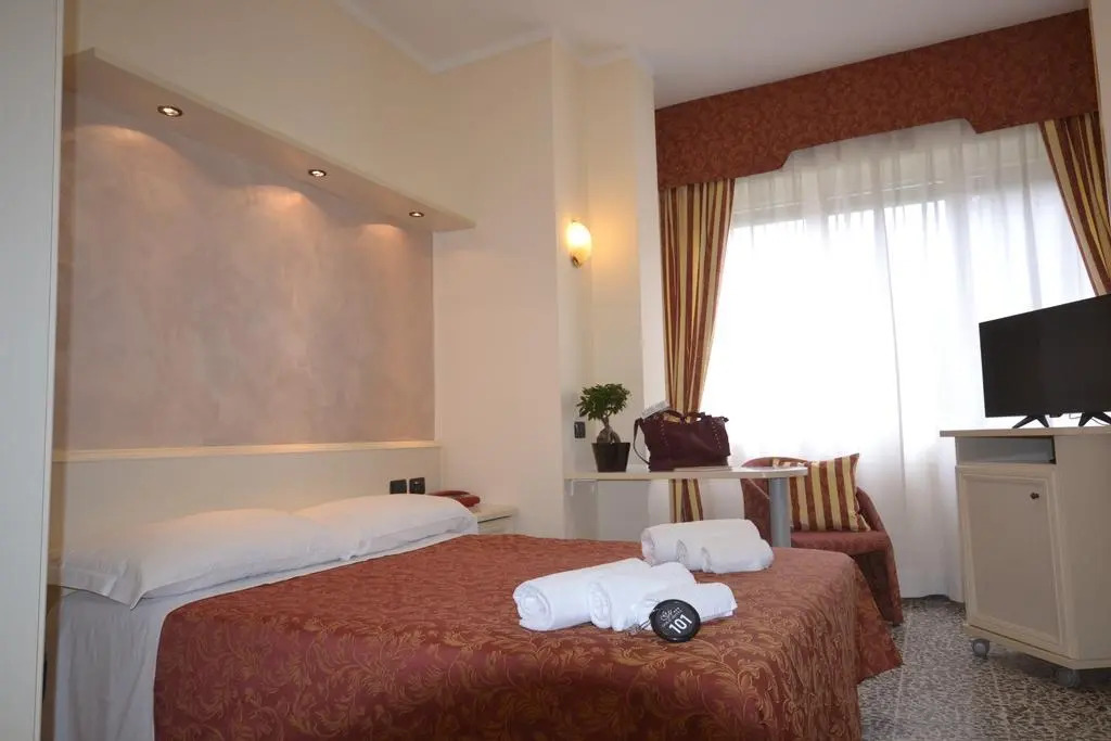 Gold Hotel