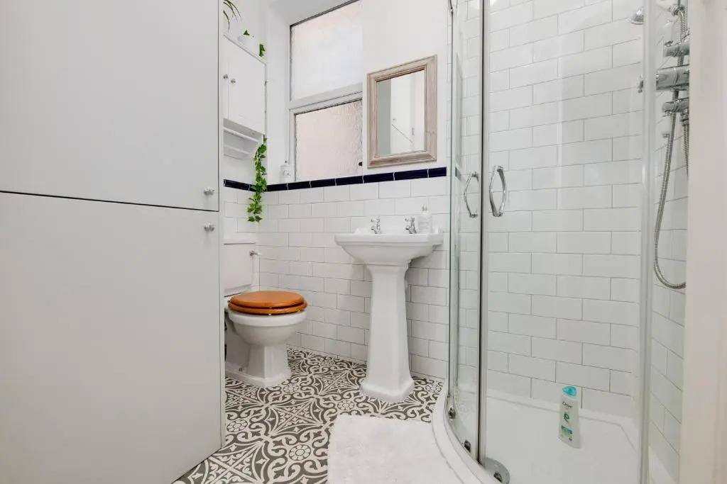 Super stylish, large 3 bedroom Victorian House in Southsea