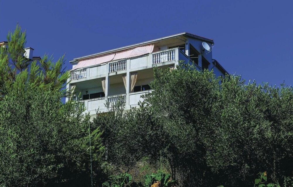 Nice Home in Okrug Gornji With Wifi and 2 Bedrooms