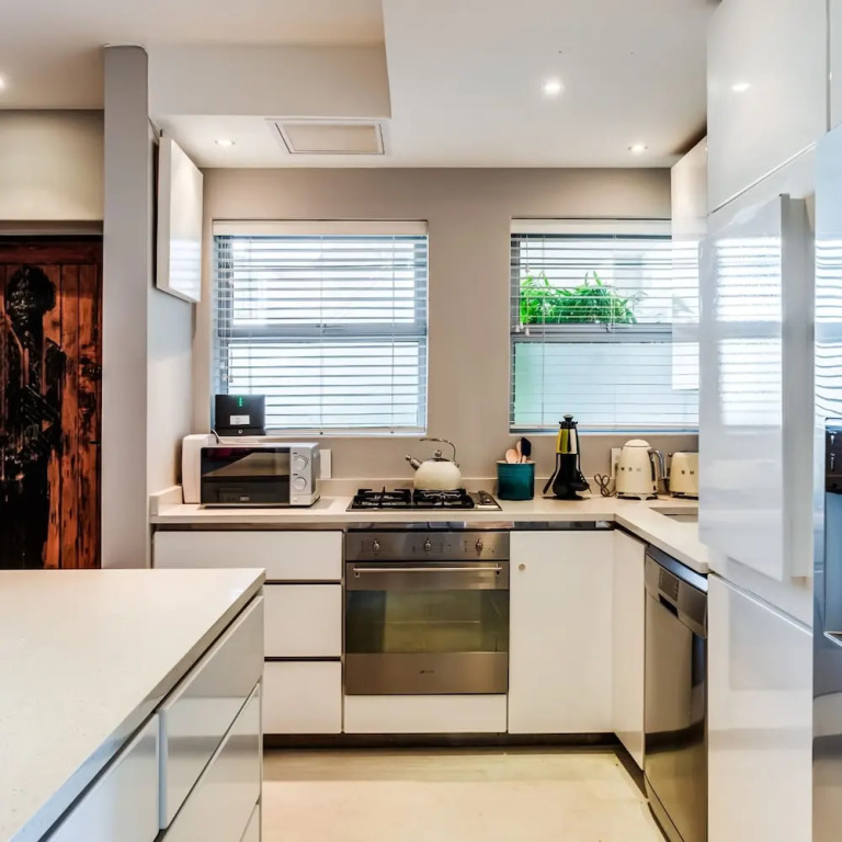 Picturesque Seaside Haven Aretzi