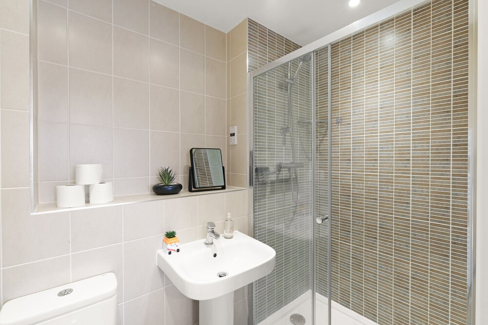 Stylish 3 Bedroom Home with Garden