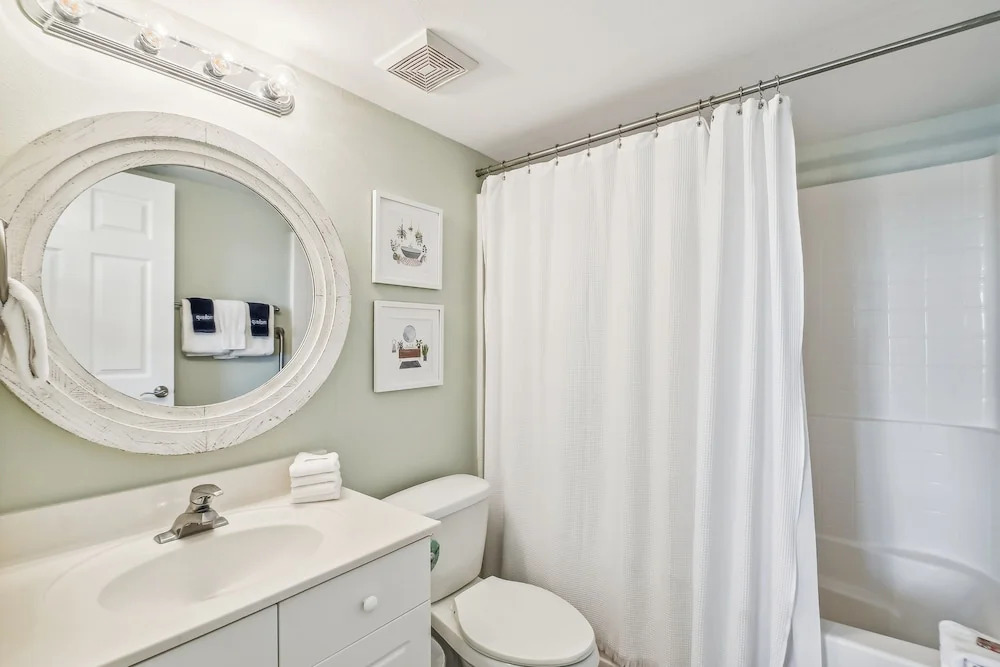 Seacrest 715B is a 2 BR Gulfside on Okaloosa Island by RedAwning