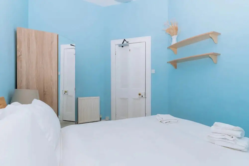 Spacious 3 Bedroom Flat in Edinburgh