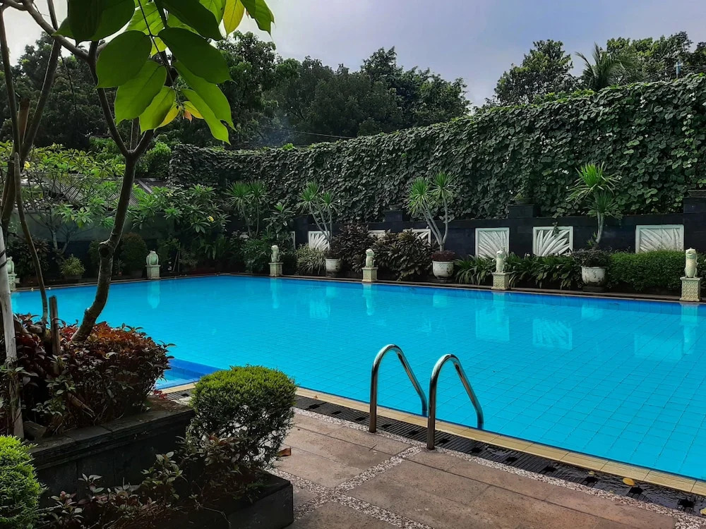 3Br with Pool View at Permata Gandaria Apartment