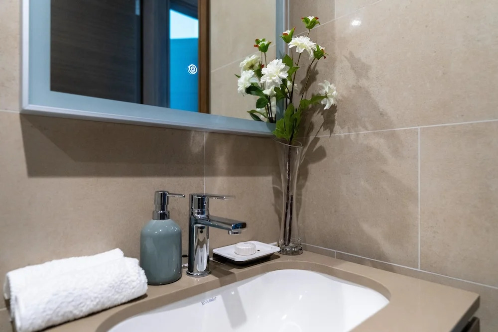 Whitesage - Elegant Apartment With Unobstructed City Views