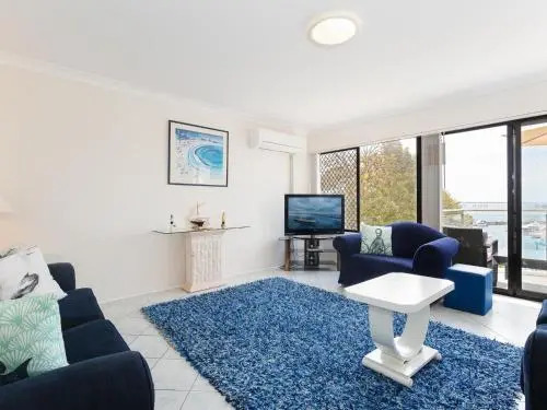 2 'Paradiso', 4 Laman Street - beautiful unit with stunning water views & pool