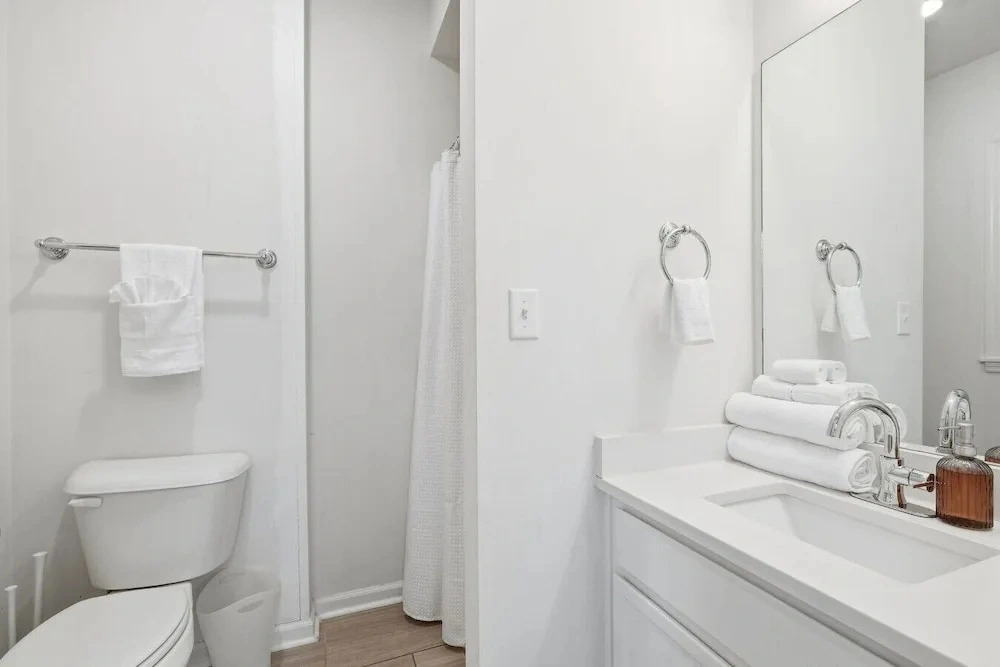 Comfortable 3BR Minutes to Broadway Parking